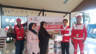 PMI bantu korban kebakaran senen