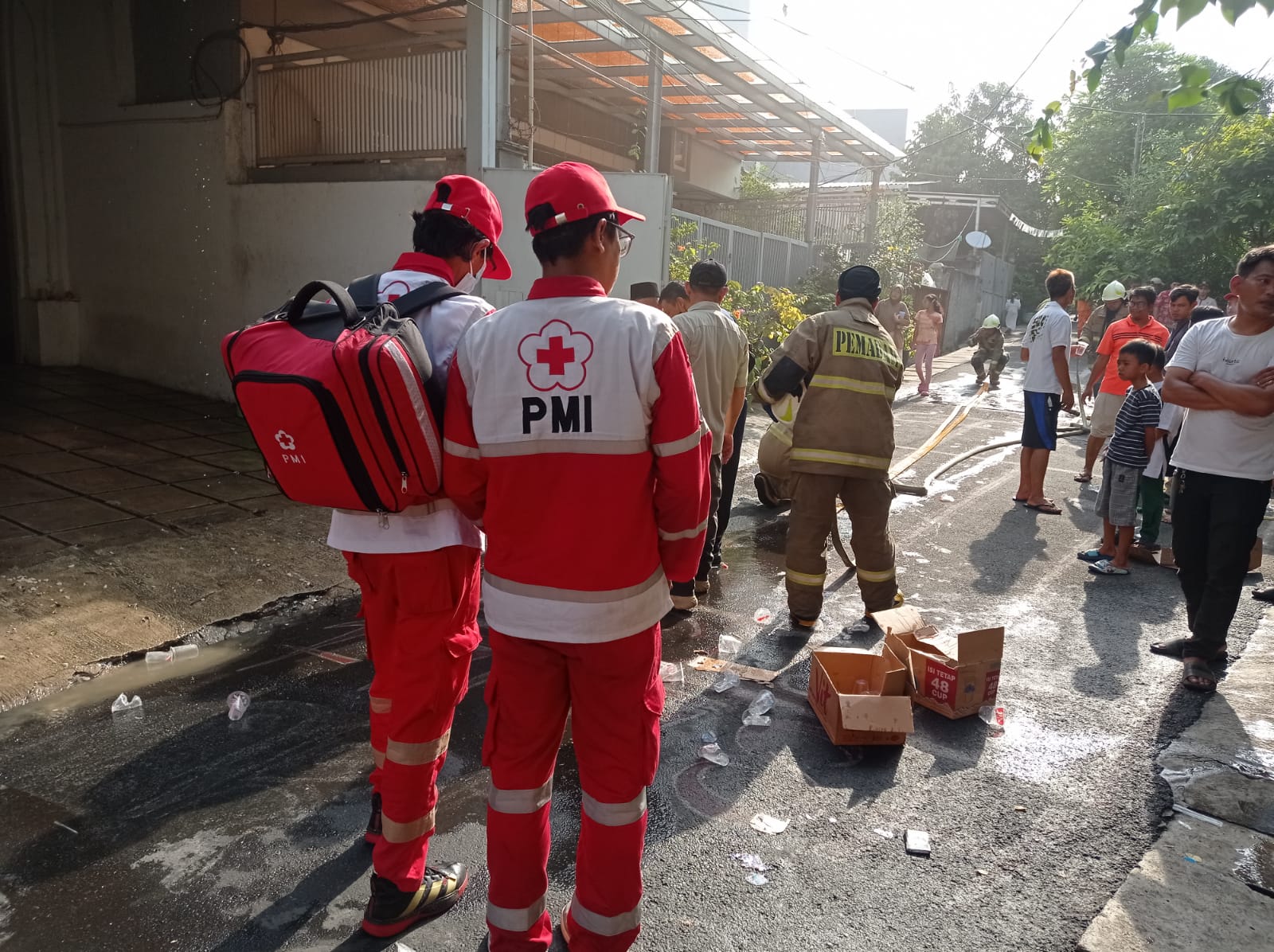 pmi jakpus respon kebakaran kampung bali tanah abang