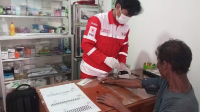 pmi layani warga pasar baru
