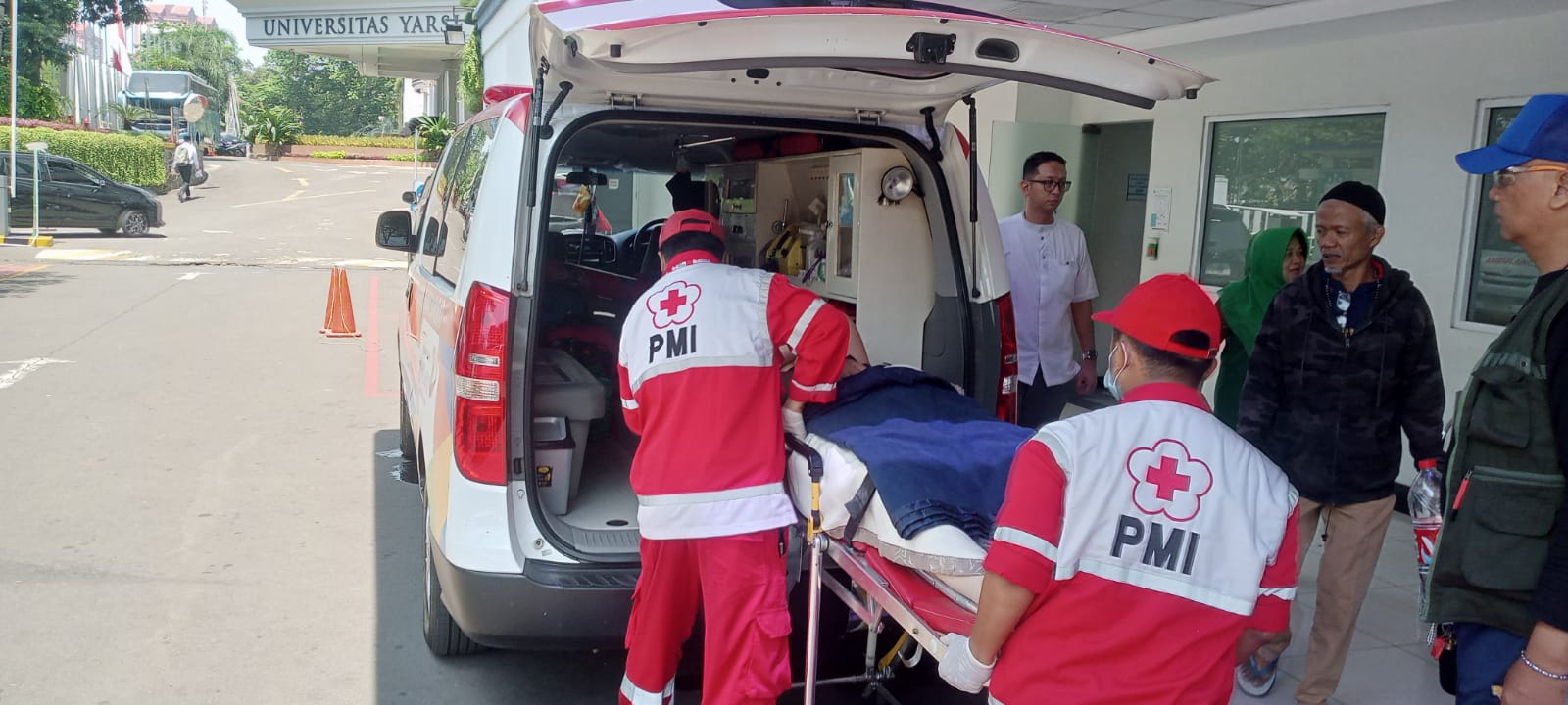 PMI Jakarta Pusat Fasilitasi Kepulangan Pasien dari Rumah Sakit dengan Layanan Ambulans