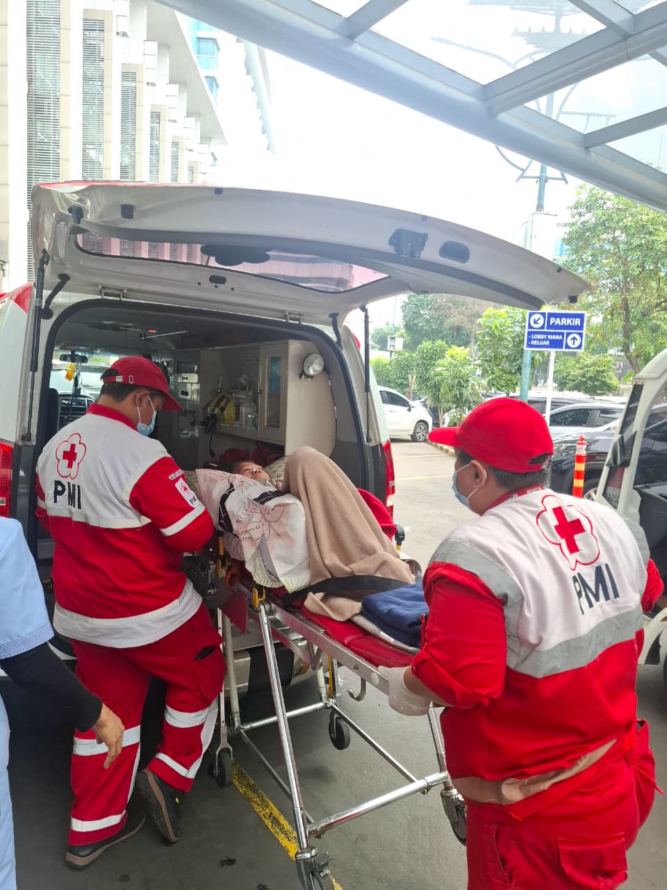 PMI Jakpus Fasilitasi Transportasi Pasien dari RSCM ke Sawah besar