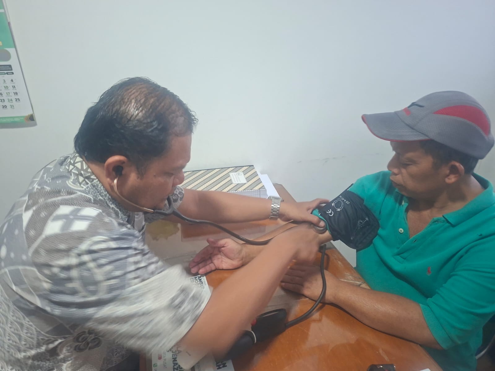 PMI Jakarta Pusat Beri Penanganan untuk Pasien yang Alami Lemas dan Pusing