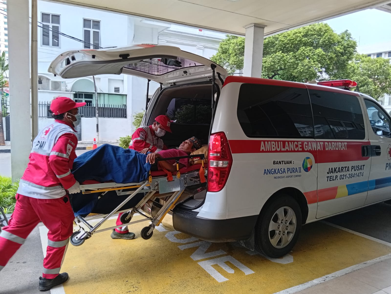 PMI Jakarta Pusat Bantu Evakuasi Pasien dari RSPAD ke Sunter Jaya
