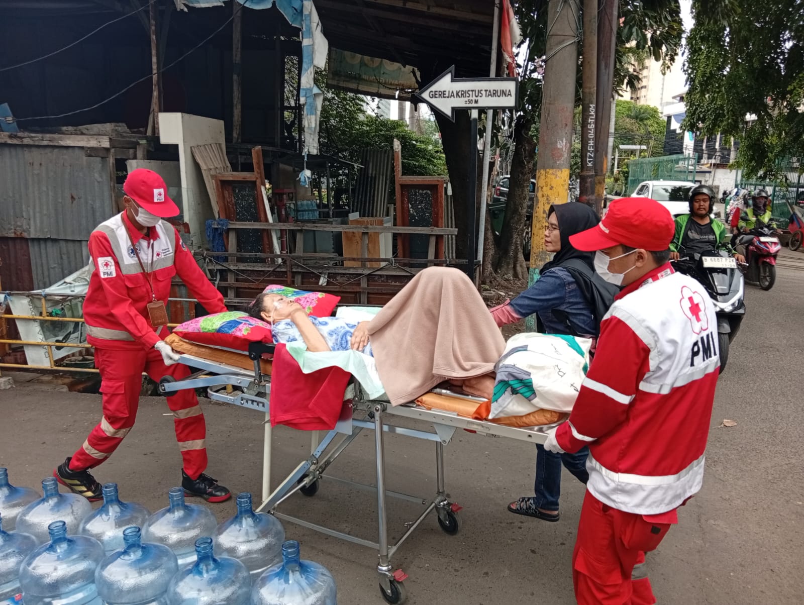 PMI Jakpus Fasilitasi Kepulangan Pasien Stroke Usai Kontrol di RSCM