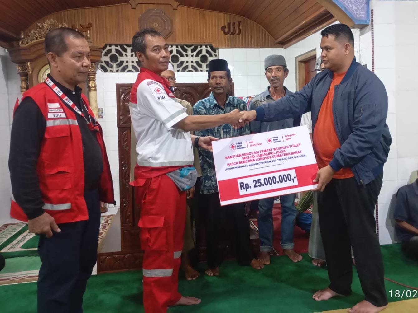 PMI Jakpus Perbaiki Toilet dan Tempat Wudhu Masjid Nurul Huda di Agam