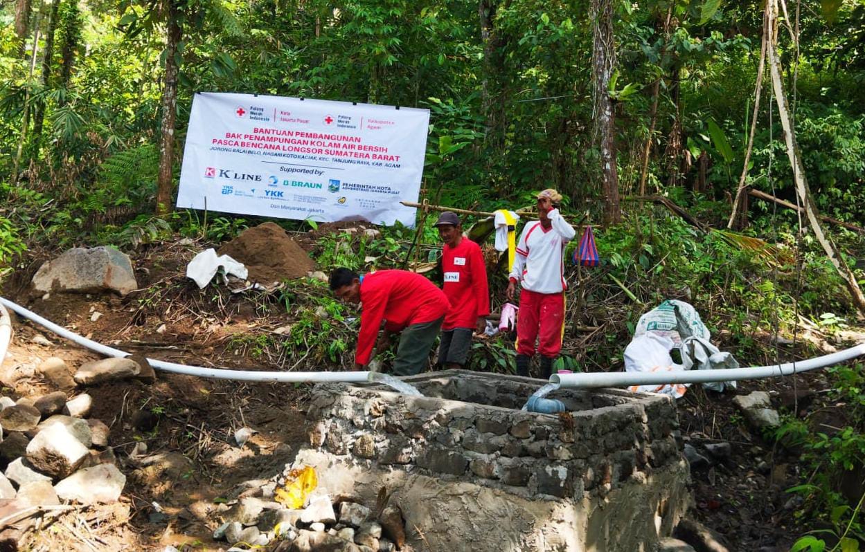PMI Jakpus bangun bak penampungan air bersih di agam