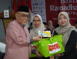 PMI salurkan bantuan bingkisan lebaran