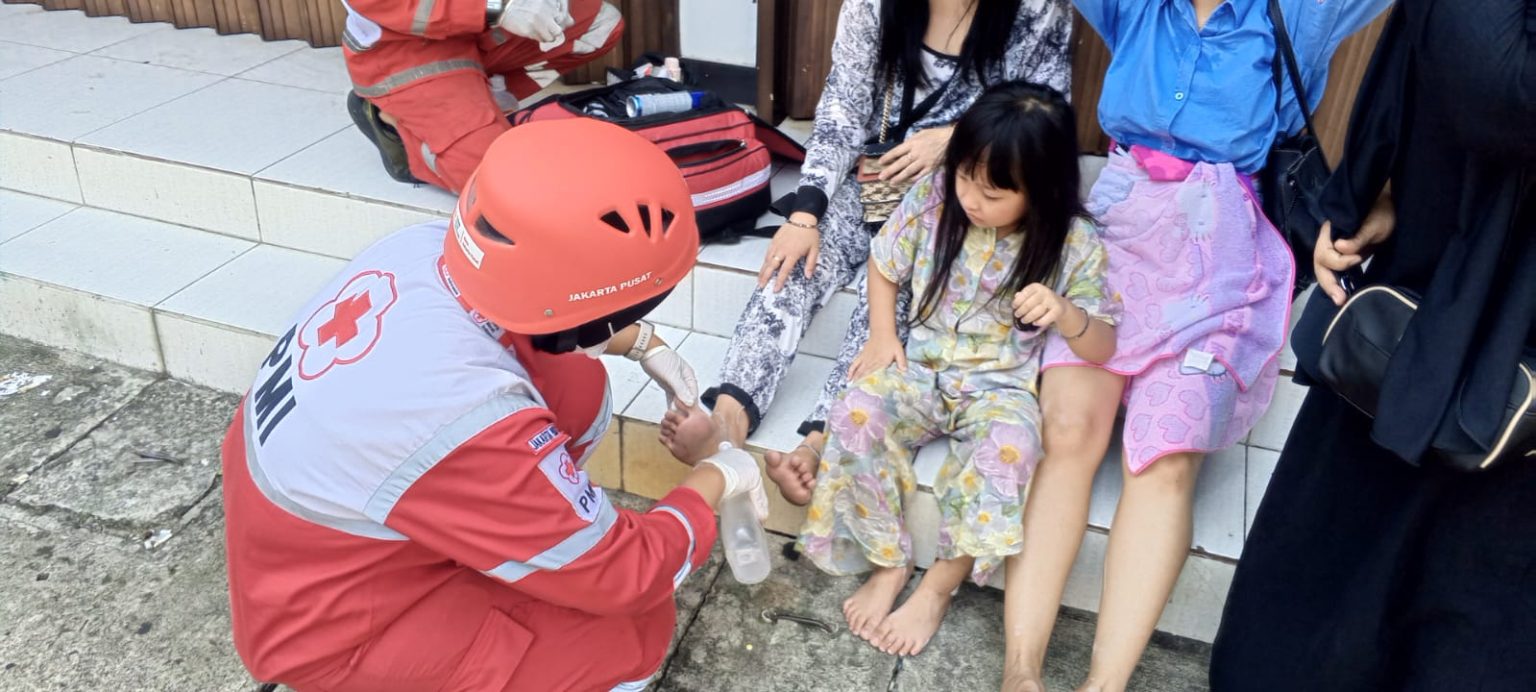 PMI Jakpus bantu korban kebakaran di Kalibaru