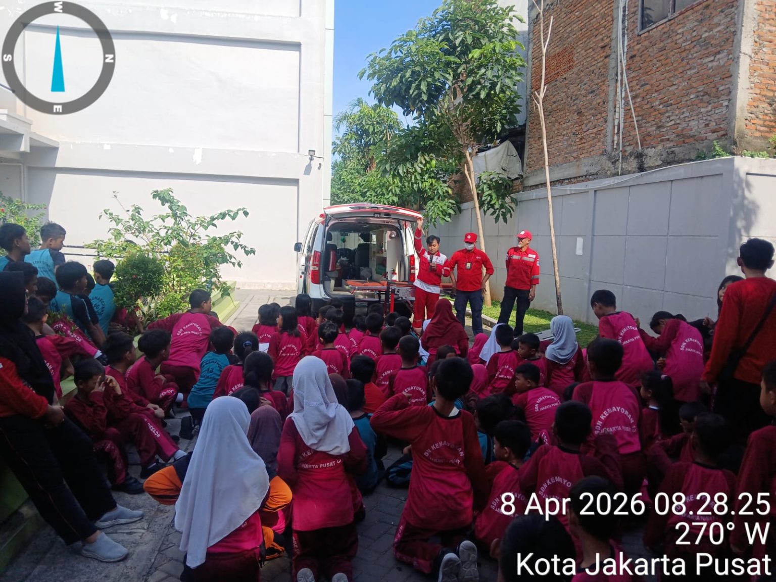 PMI Jakarta Pusat Lakukan Sosialisasi Pengenalan Ambulans di SDN 13 Kemayoran