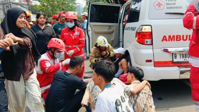 PMI Jakpus Sigap Tangani Korban Kebakaran di Kebon Kelapa Gambir