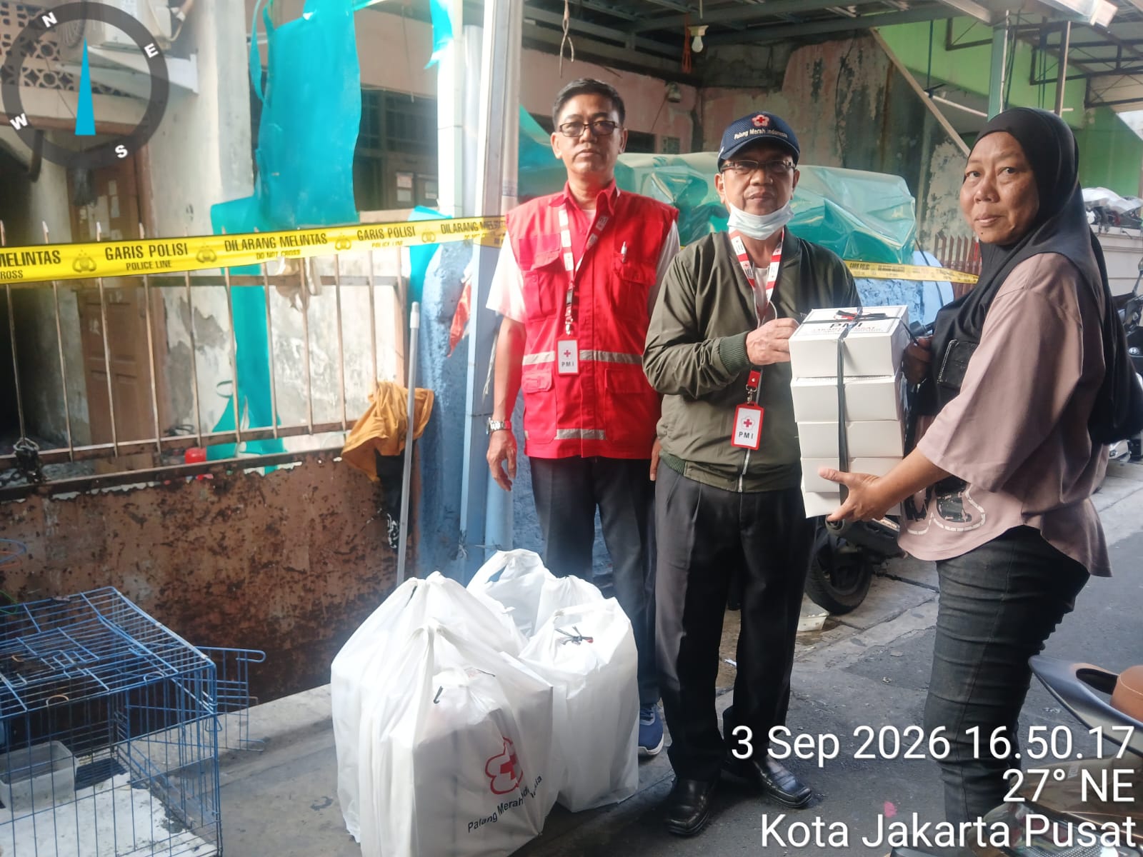PMI Salurkan Bantuan untuk Warga Terdampak Kebakaran di Sawah Besar