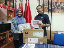 PMI Jakpus salurkan bantuan laptop untuk korban kebakaran Kramat Pulo